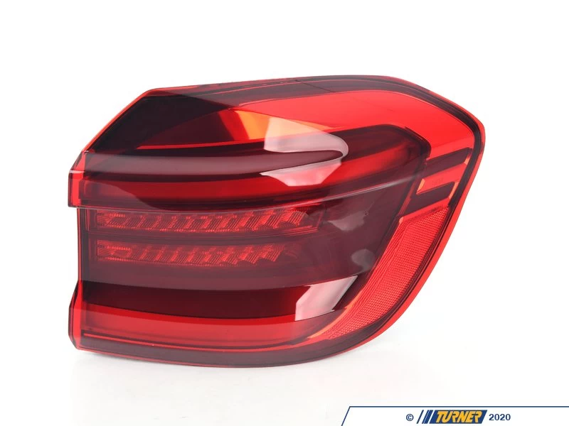 REAR LIGHT IN THE SIDE PANEL