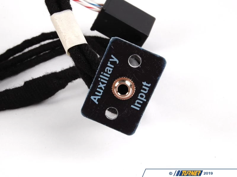 Genuine BMW Radio Auxiliary Input Kit - E60 E63 - Image 2